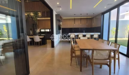 Casa em condomínio à venda, 3 quartos, 3 suítes, 4 vagas, Jardim Sul - Uberlândia/MG