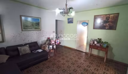 Casa à venda, 3 quartos, 1 suíte, 4 vagas, Tabajaras - Uberlândia/MG