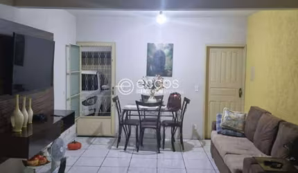 Casa à venda, 2 quartos, 1 suíte, 2 vagas, Morumbi - Uberlândia/MG