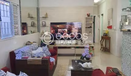 Casa à venda, 4 quartos, 2 suítes, 3 vagas, Alto Umuarama - Uberlândia/MG