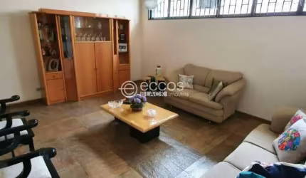 Casa à venda, 4 quartos, 2 suítes, 2 vagas, Lídice - Uberlândia/MG