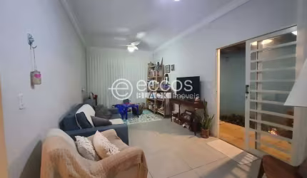 Casa em condomínio à venda, 2 quartos, 1 suíte, 4 vagas, Alto Umuarama - Uberlândia/MG
