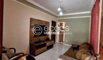 Casa à venda, 3 quartos, 1 suíte, 2 vagas, Laranjeiras - Uberlândia/MG