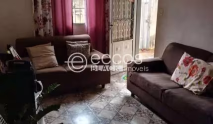 Casa à venda, 3 quartos, 2 suítes, 3 vagas, Tocantins - Uberlândia/MG