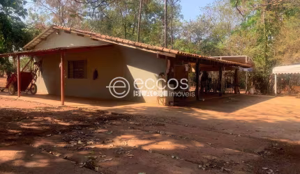 Chácara à venda, 2 quartos, Jockey Camping - Uberlândia/MG