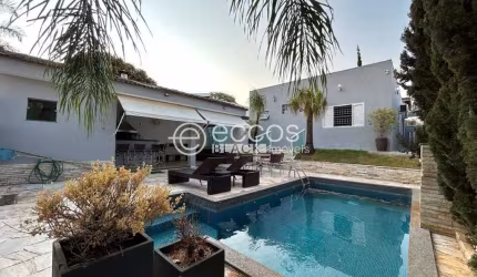 Casa à venda, 4 quartos, 2 suítes, 2 vagas, Cidade Jardim - Uberlândia/MG
