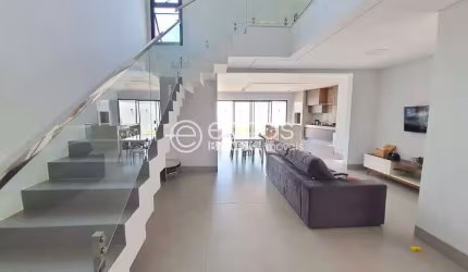 Casa em condomínio à venda, 4 quartos, 4 suítes, 2 vagas, Alto Umuarama - Uberlândia/MG