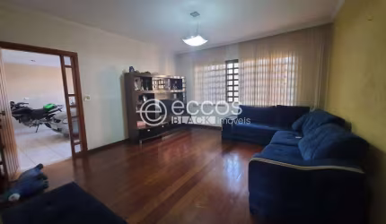 Casa à venda, 3 quartos, 1 suíte, 3 vagas, Jardim Patrícia - Uberlândia/MG