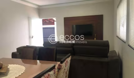Casa à venda, 4 quartos, 1 suíte, 3 vagas, Jardim Inconfidência - Uberlândia/MG