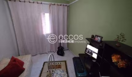 Casa à venda, 3 quartos, 1 suíte, 6 vagas, Cidade Jardim - Uberlândia/MG