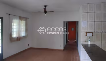 Chácara à venda, 5 quartos, 2 suítes, Zona Rural - CAMPO FLORIDO/MG