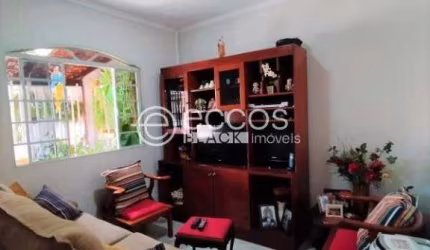 Casa à venda, 3 quartos, 1 suíte, 3 vagas, Santa Rosa - Uberlândia/MG