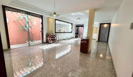 Casa à venda, 4 quartos, 2 suítes, 2 vagas, Umuarama - Uberlândia/MG