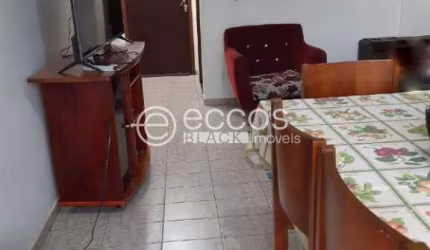 Apartamento à venda, 3 quartos, 1 suíte, 1 vaga, Segismundo Pereira - Uberlândia/MG