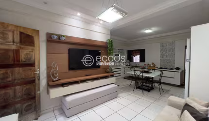 Casa à venda, 3 quartos, 3 vagas, Jardim Botânico - Uberlândia/MG