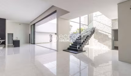 Casa em condomínio à venda, 4 quartos, 3 suítes, 4 vagas, Jardim Sul - Uberlândia/MG