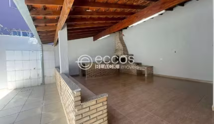 Casa à venda, 3 quartos, 1 suíte, 4 vagas, Santa Mônica - Uberlândia/MG