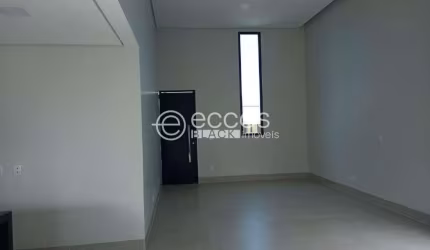 Casa à venda, 3 quartos, 1 suíte, 2 vagas, Praça Alto Umuarama - Uberlândia/MG