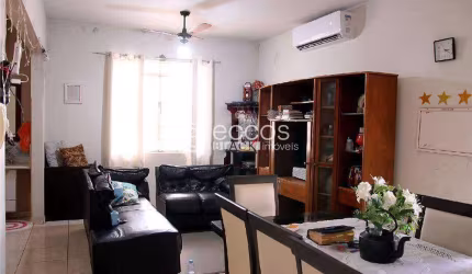 Casa à venda, 5 quartos, 3 suítes, 1 vaga, CENTRO - ARAGUARI/MG