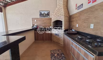 Casa à venda, 3 quartos, 1 suíte, 2 vagas, Jardim Holanda - Uberlândia/MG