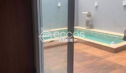 Casa em condomínio à venda, 3 quartos, 2 suítes, 1 vaga, Novo Mundo - Uberlândia/MG