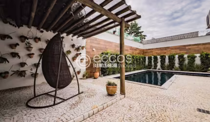 Casa à venda, 4 quartos, 3 suítes, 5 vagas, Morada da Colina - Uberlândia/MG