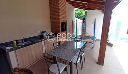 Casa para aluguel, 4 quartos, 2 suítes, 2 vagas, Osvaldo Rezende - Uberlândia/MG