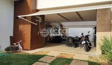 Casa em condomínio à venda, 3 quartos, 1 suíte, 2 vagas, Aclimação - Uberlândia/MG