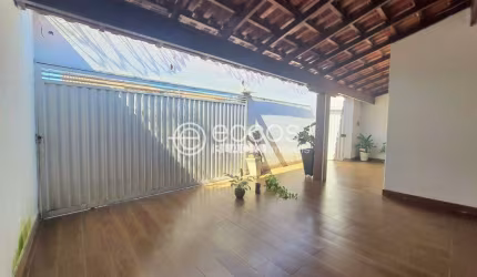 Casa à venda, 4 quartos, 1 suíte, 2 vagas, Planalto - Uberlândia/MG