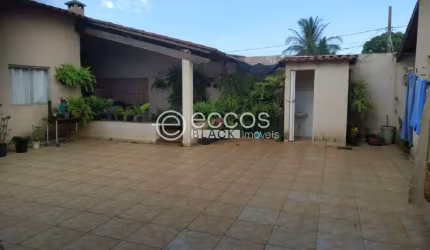 Casa à venda, 3 quartos, 1 suíte, 4 vagas, São Jorge - Uberlândia/MG
