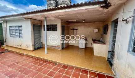 Casa à venda, 5 quartos, 1 suíte, 2 vagas, Lídice - Uberlândia/MG