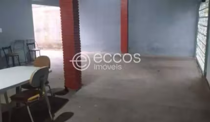 Casa à venda, 2 quartos, 3 vagas, Jardim das Palmeiras - Uberlândia/MG