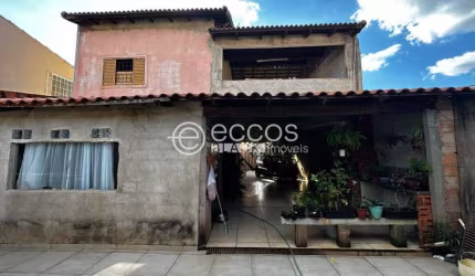 Casa à venda, 3 quartos, 1 suíte, 4 vagas, Cidade Jardim - Uberlândia/MG
