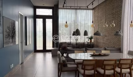 Casa em condomínio para aluguel, 3 quartos, 3 suítes, 4 vagas, Jardim Sul - Uberlândia/MG