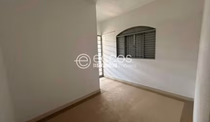 Casa à venda, 4 quartos, 2 suítes, 3 vagas, Planalto - Uberlândia/MG