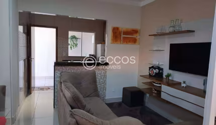 Casa à venda, 2 quartos, 1 vaga, Santa Rosa - Uberlândia/MG