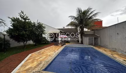 Casa à venda, 7 quartos, 3 suítes, 10 vagas, Morada da Colina - Uberlândia/MG