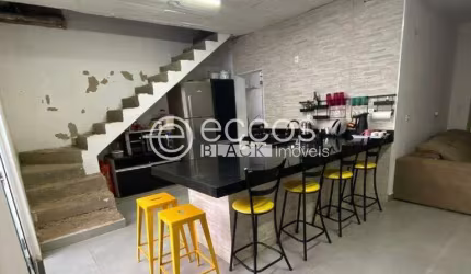 Casa em condomínio à venda, 3 quartos, 1 suíte, 3 vagas, Aclimação - Uberlândia/MG