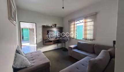 Casa à venda, 3 quartos, 2 vagas, Planalto - Uberlândia/MG