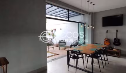 Casa à venda, 3 quartos, 1 suíte, 4 vagas, Cidade Jardim - Uberlândia/MG