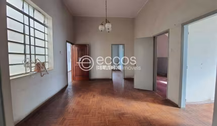 Casa à venda, 7 quartos, 2 vagas, Centro - Uberlândia/MG