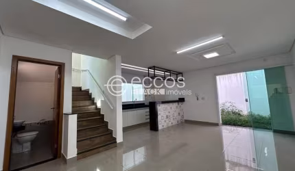 Casa em condomínio à venda, 3 quartos, 1 suíte, 2 vagas, Tubalina - Uberlândia/MG