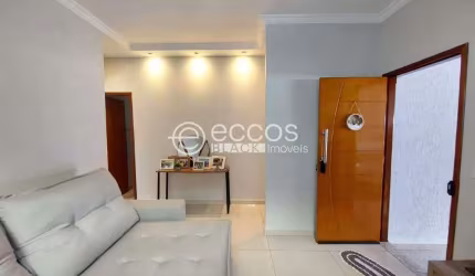 Casa à venda, 2 quartos, 1 suíte, 3 vagas, Chácaras Tubalina e Quartel - Uberlândia/MG