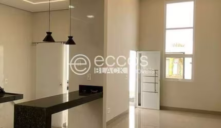 Casa à venda, 3 quartos, 1 suíte, 2 vagas, Segismundo Pereira - Uberlândia/MG