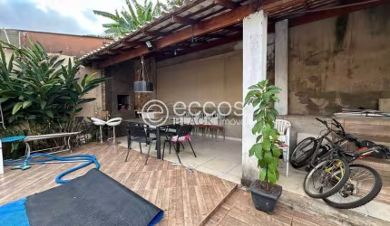 Casa à venda, 3 quartos, 6 vagas, Pampulha - Uberlândia/MG