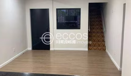 Casa à venda, 5 quartos, 1 suíte, 2 vagas, Custódio Pereira - Uberlândia/MG