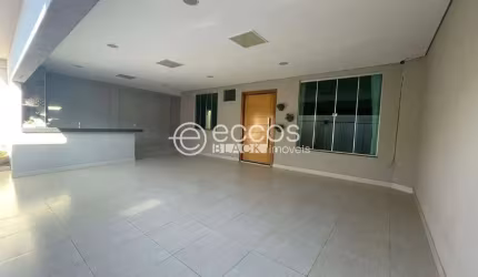 Casa à venda, 3 quartos, 1 suíte, 2 vagas, Alto Umuarama - Uberlândia/MG