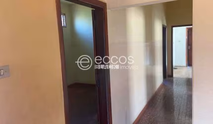 Casa à venda, 3 quartos, 1 vaga, Centro - Uberlândia/MG
