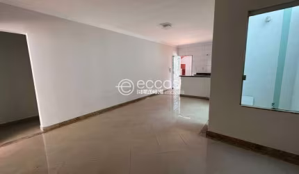 Casa à venda, 3 quartos, 1 suíte, 2 vagas, Santa Mônica - Uberlândia/MG