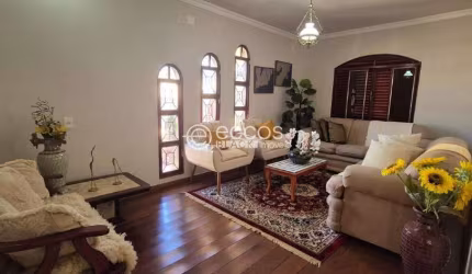 Casa à venda, 4 quartos, 2 suítes, 4 vagas, Presidente Roosevelt - Uberlândia/MG